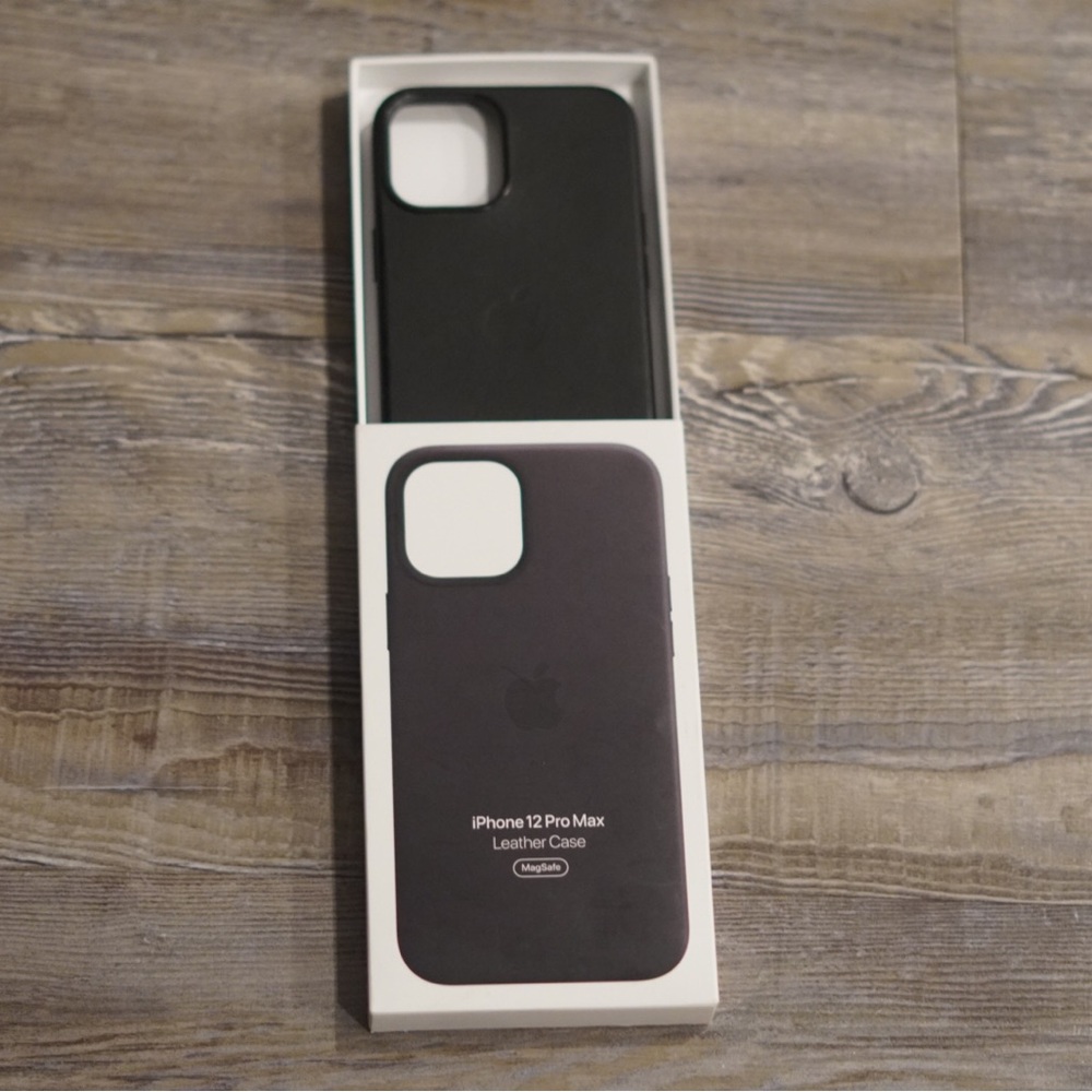 iPhone 12 Pro Max Leather Case with MagSafe - Black